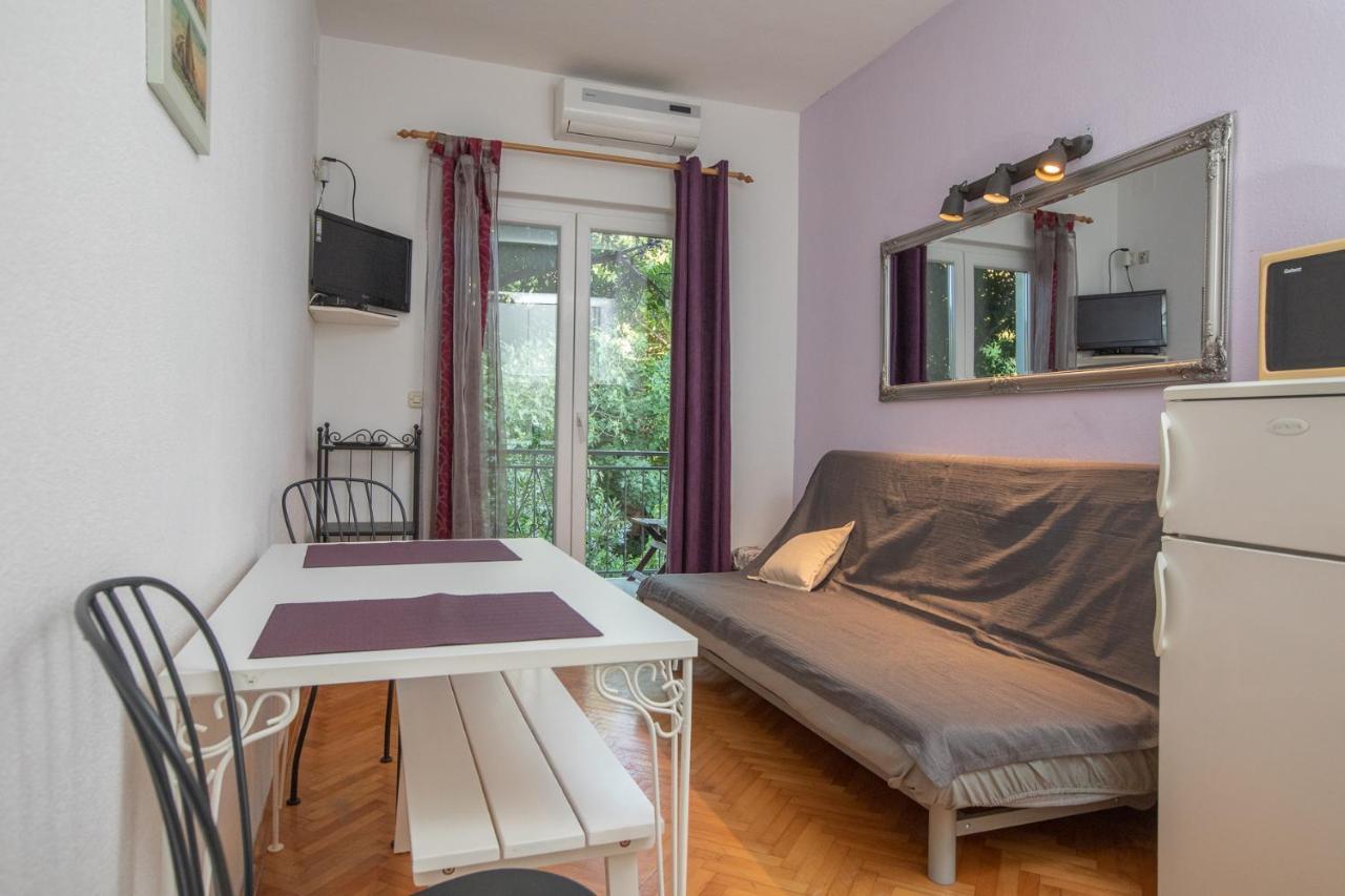 Apartma Vega *